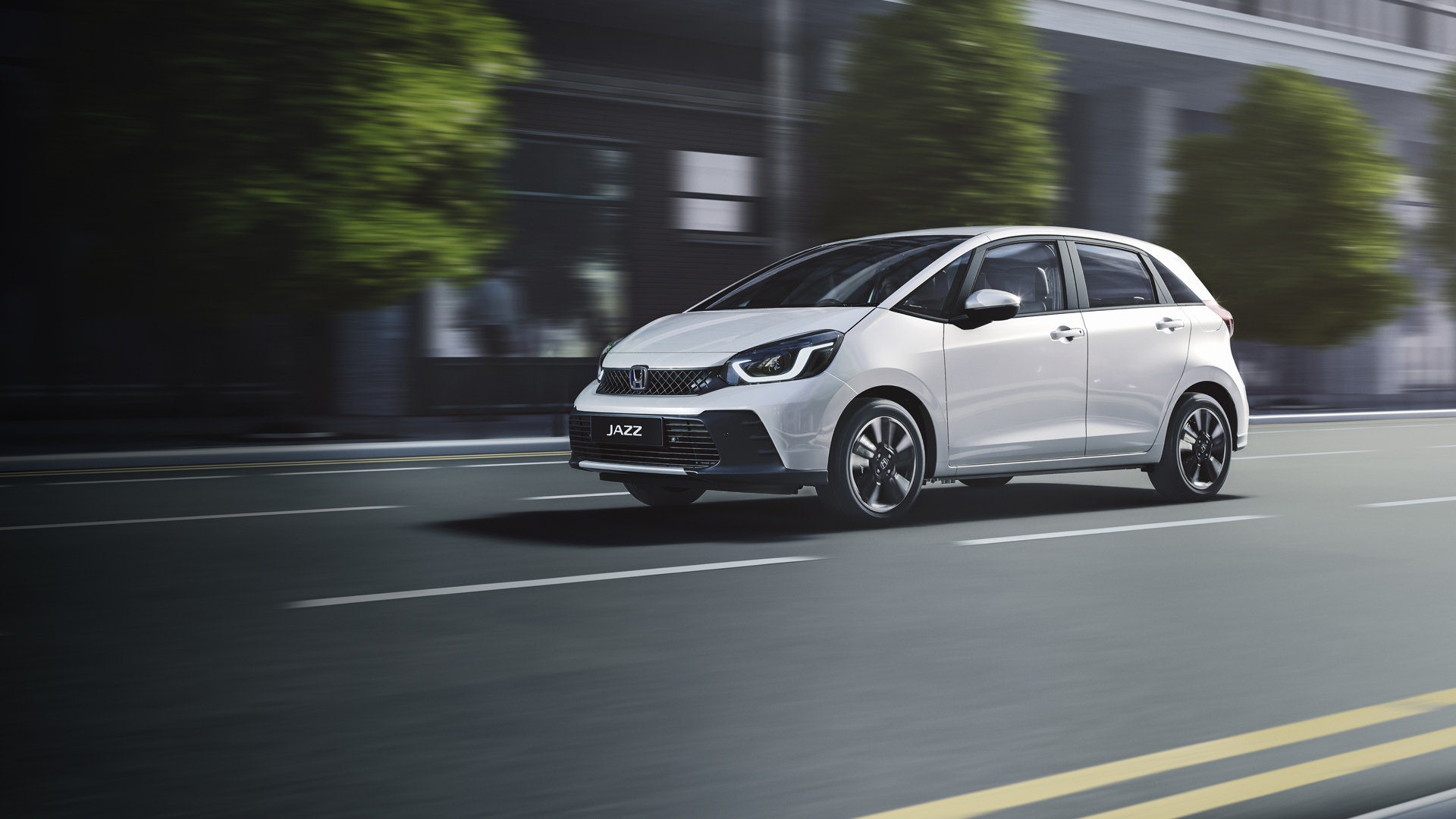 Honda Jazz Hybrid e:HEV in a city scene